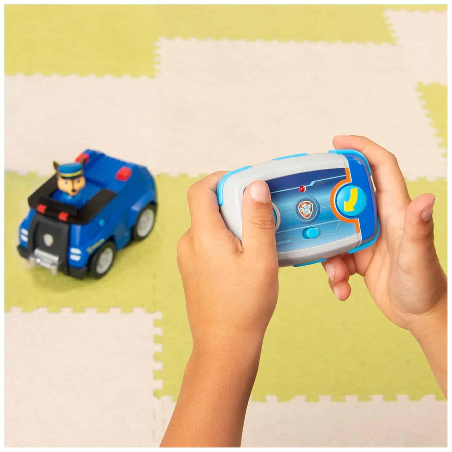 amazon-6a1ad0ce8f61a Chase Remote Control Police Cruiser with 2-Way Steering for Kids 3+ - vue 4